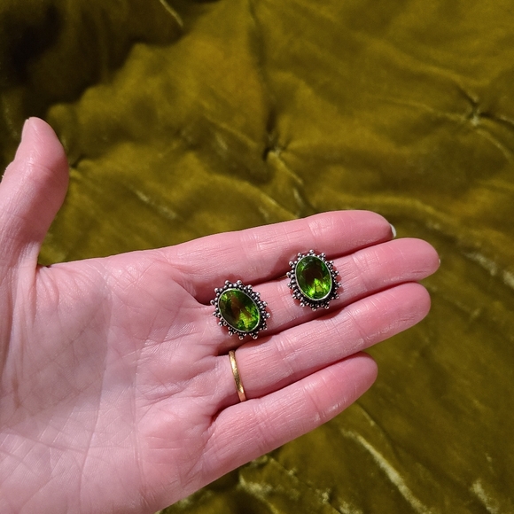 'Peridot' silver stud earrings - Picture 2 of 5